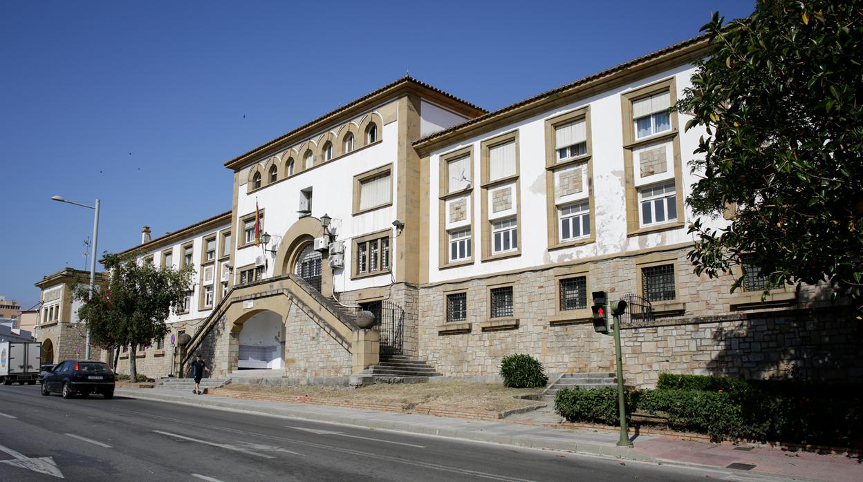 Imagen del actual CIE de Algeciras, con aluminosis e importantes desperfectos