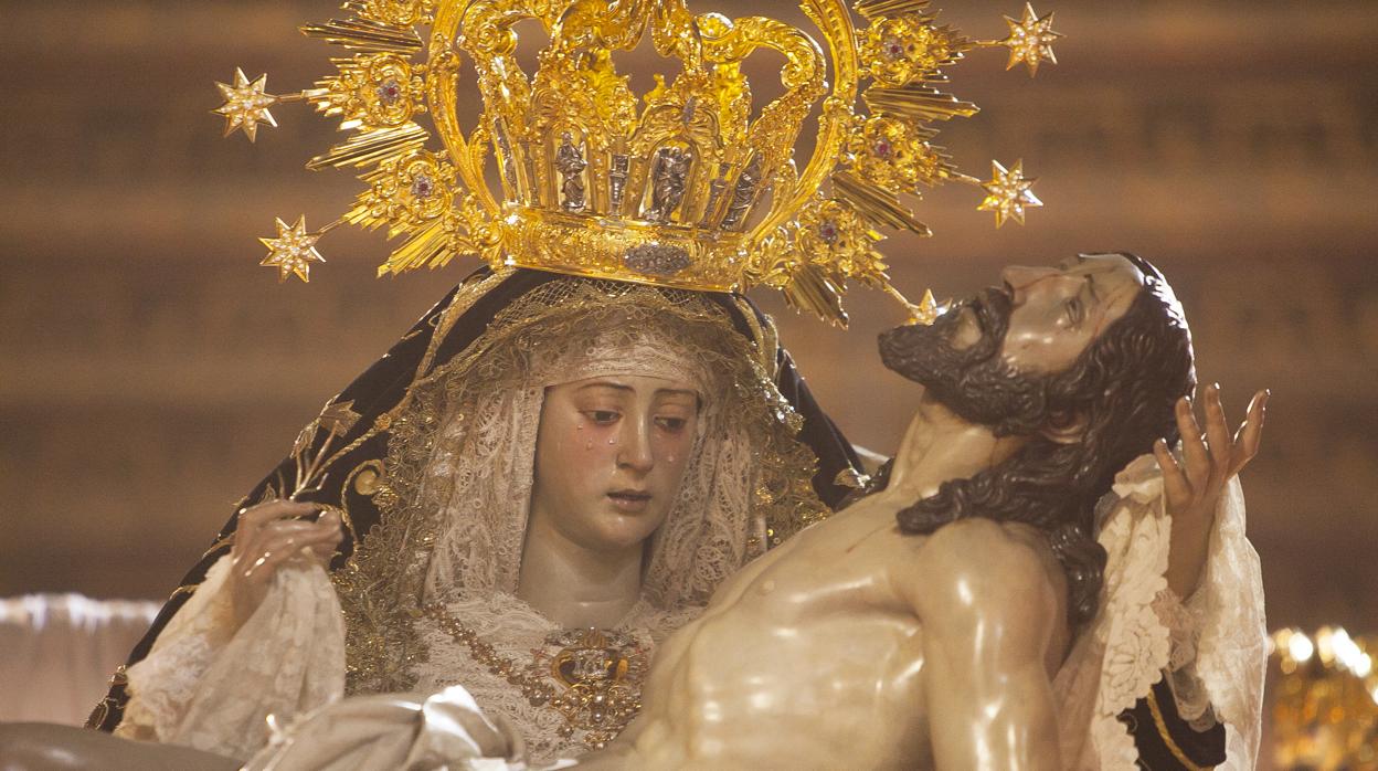 Nuestra Señora de las Angustias coronada de Córdoba, obra del imaginero Juan de Mesa