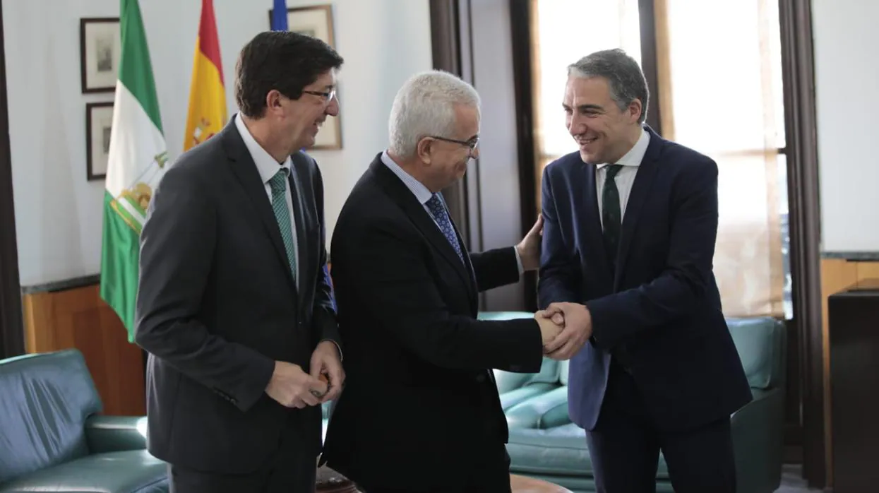 Juan Marín, Jiménez Barrios y Elías Bendodo, en el traspaso de carteras de la Vicepresidencia del Gobierno