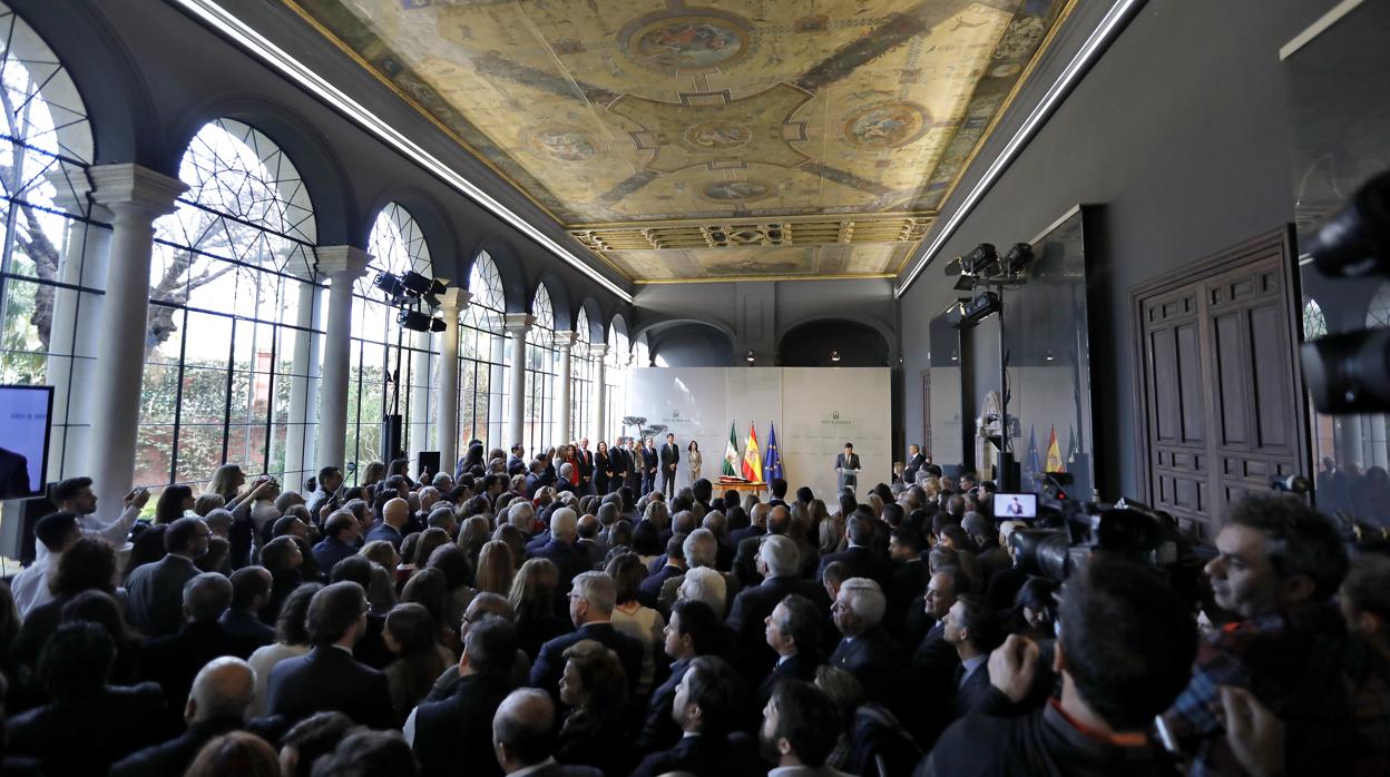 Aspecto del Salón de los Espejos de San Telmo donde se celebró la toma de posesión del nuevo Gobierno