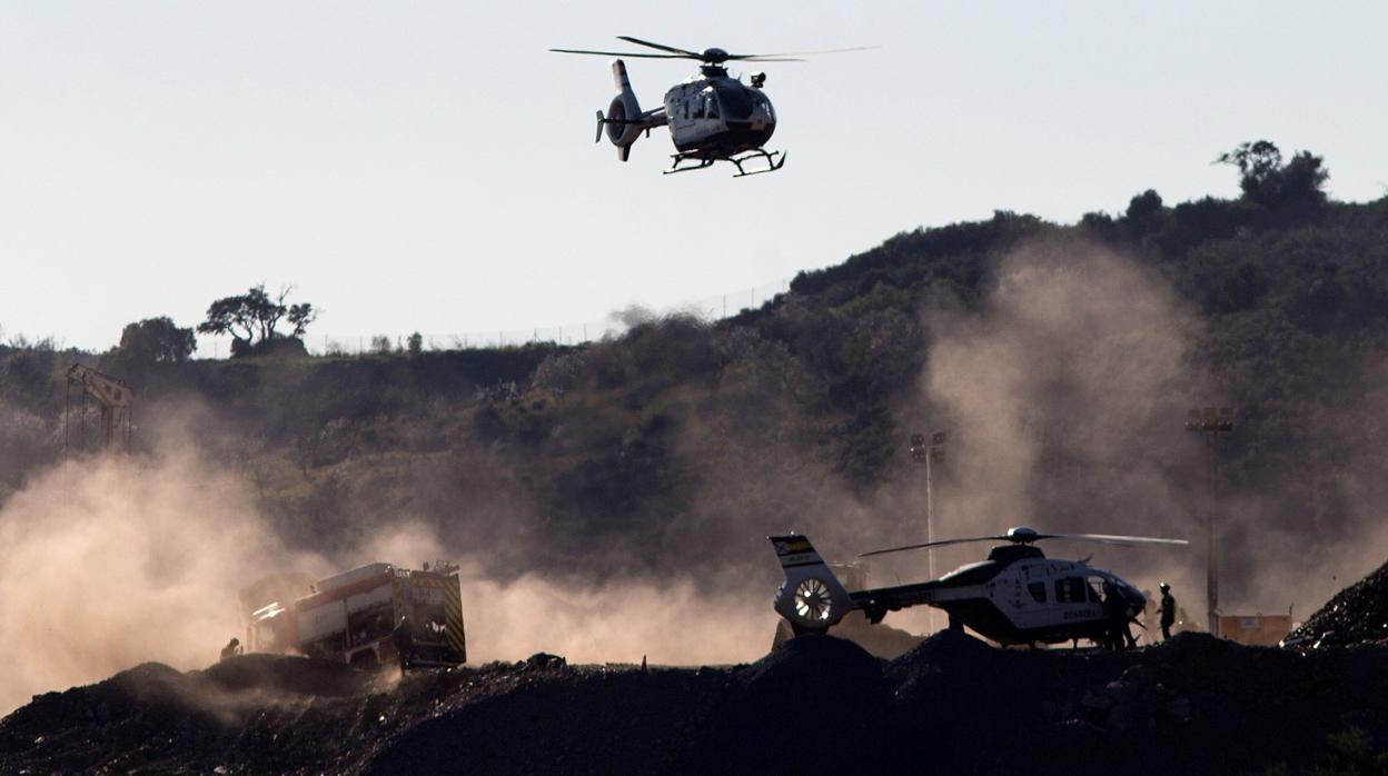 Un helicóptero de la Guardia Civil regresa de Sevilla con material explosivo