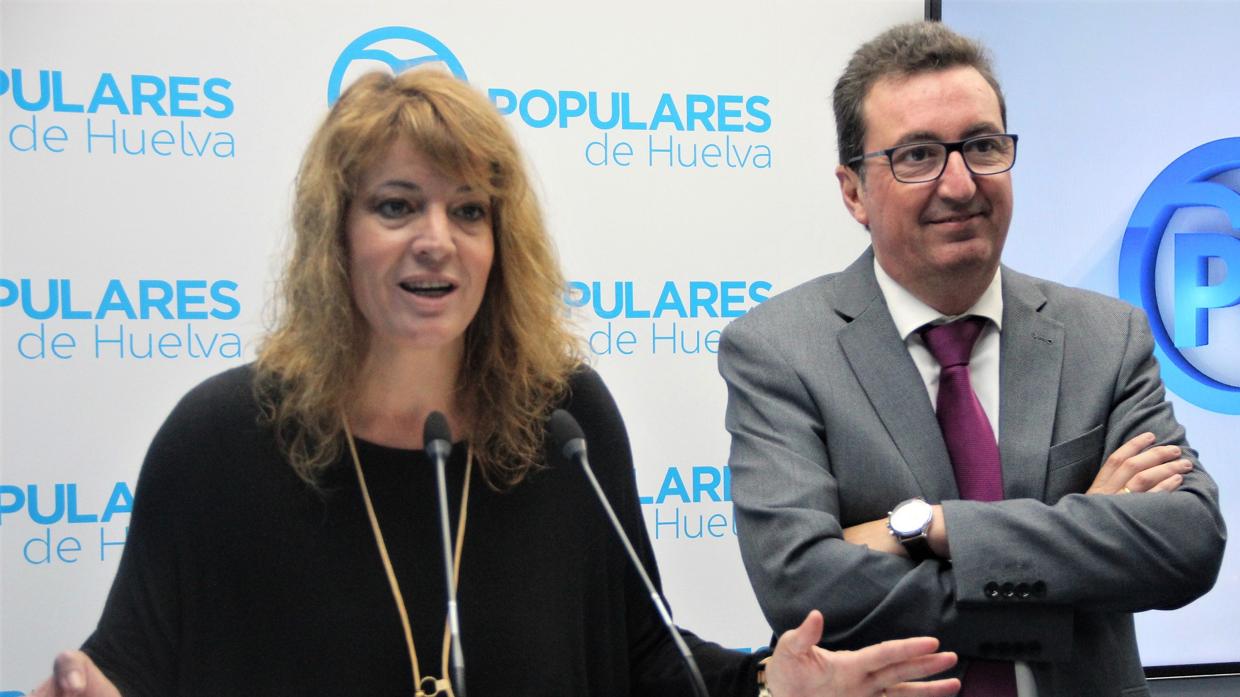 Pilar Miranda junto a Manuel Andrés González