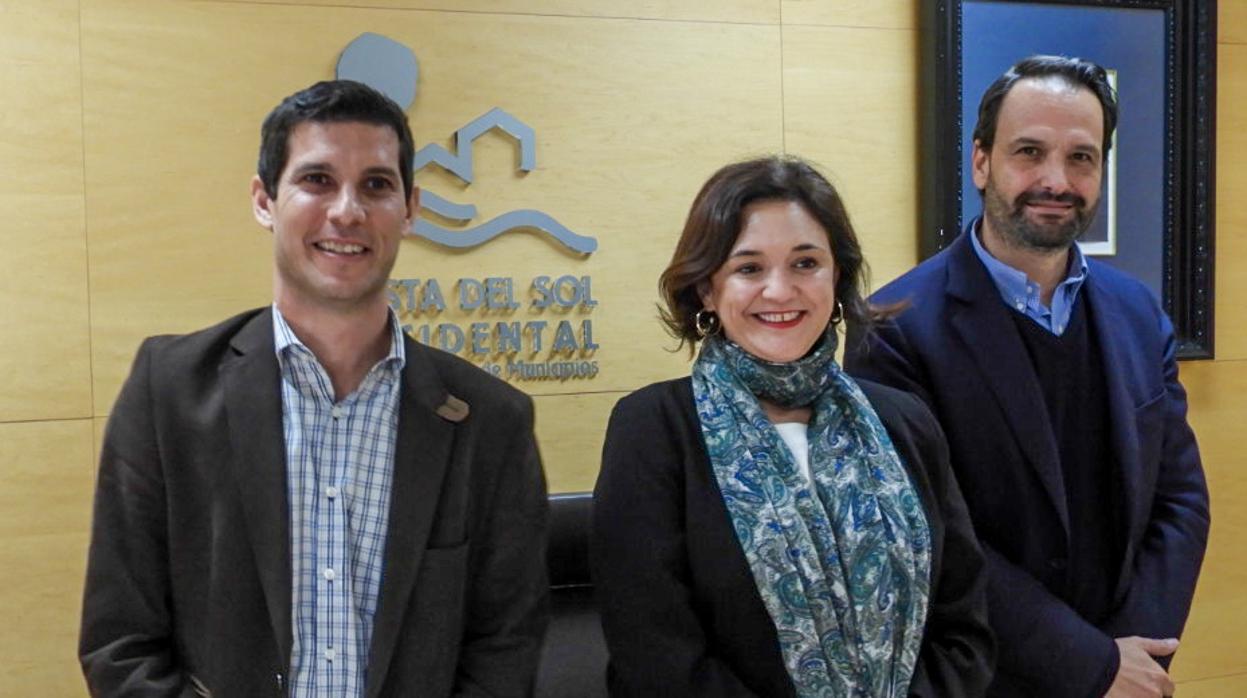 Los gerentes de Ecoembes y Ecovidrio en Andalucía junto a la presidenta de la Mancomunidad, Margarita del Cid.