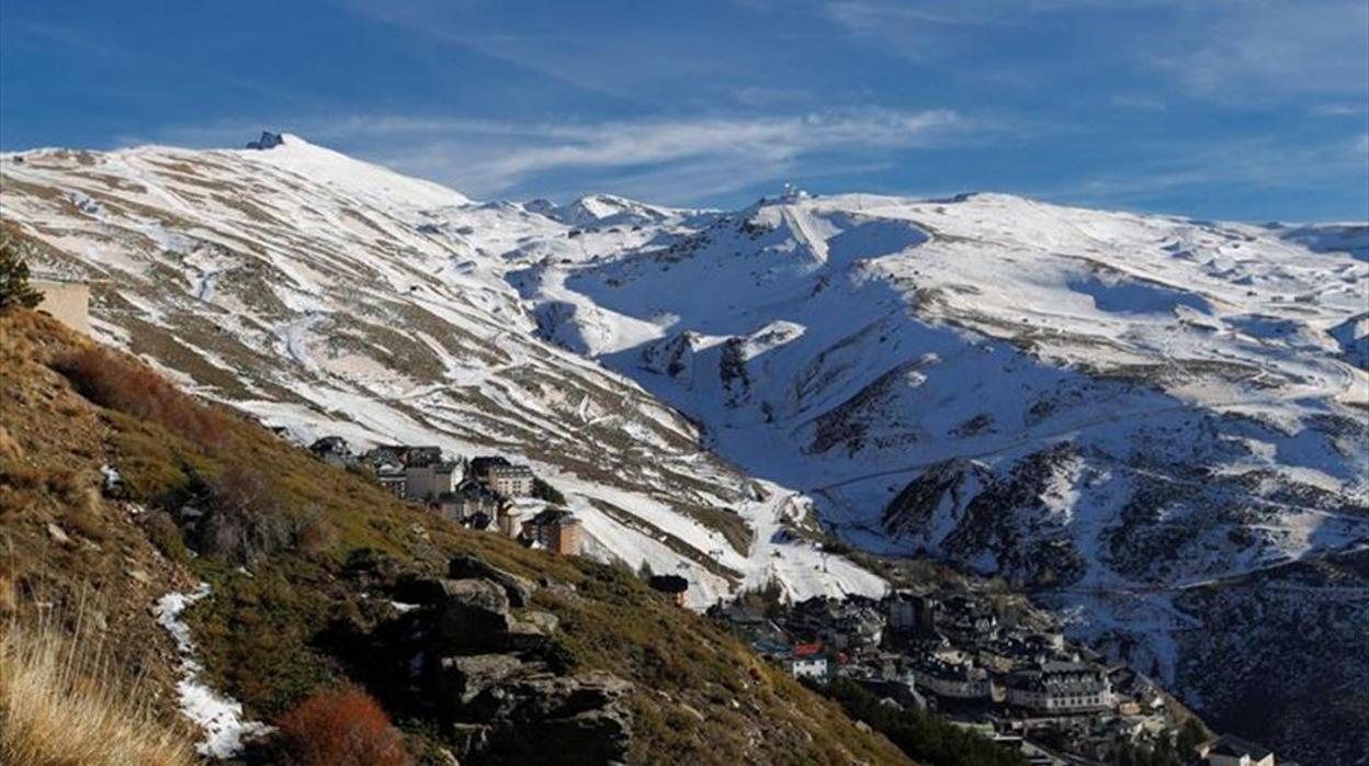 La Junta de Andalucía ha despertado el interés por el teleférico de Granada a Sierra Nevada