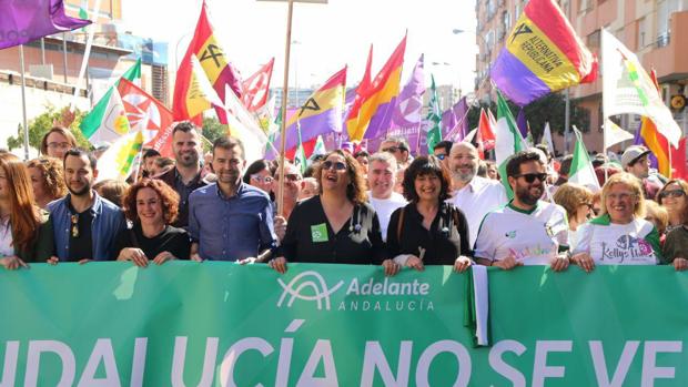 Una manifestación reclama «pan, trabajo, techo e igualdad» y carga contra Vox