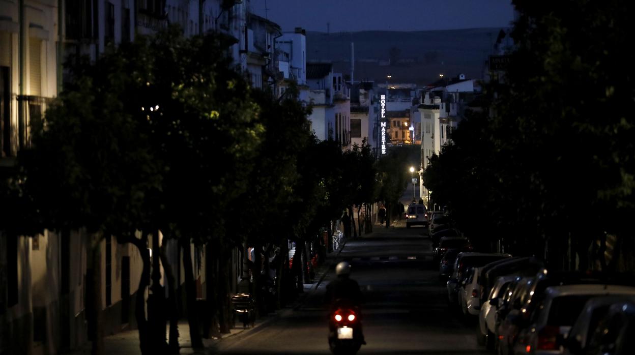 Calle San Fernando con escasa luz