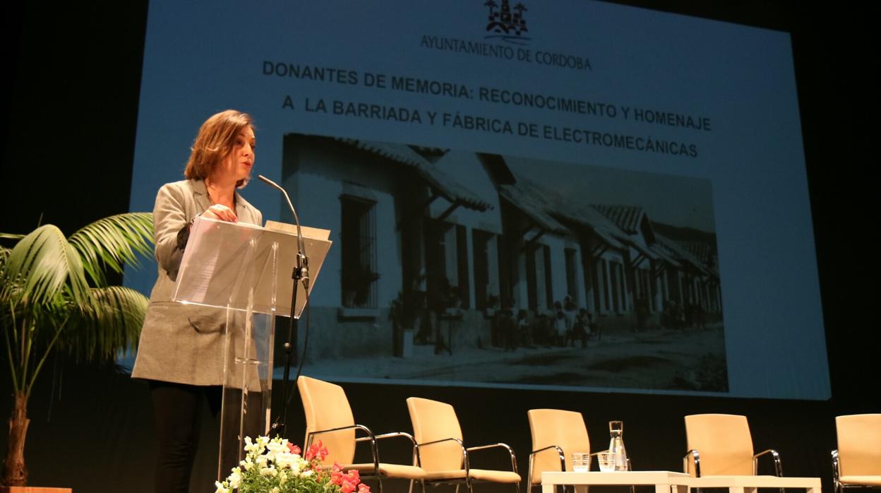 La alcaldesa interviene en el acto por el cententario de Electromecánicas, en el que intervino un cabecilla del Grapo