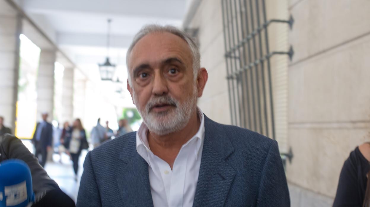 Fernando Villén, al salir de los juzgados