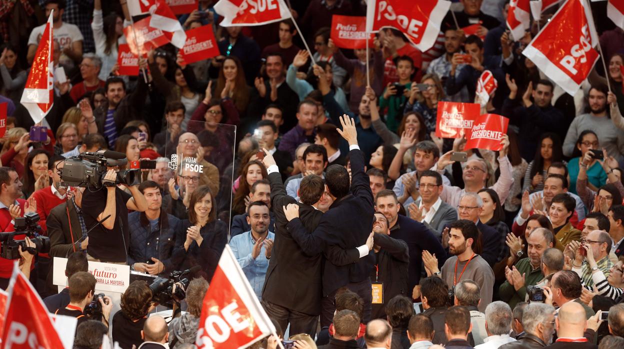 Público en un mitin del PSOE