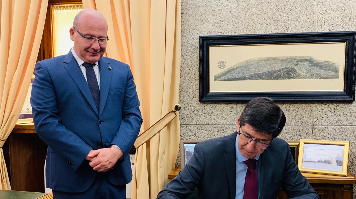 Juan Marín y Javier Márquez han mantenido la reunión en el Ayuntamiento de Jaén