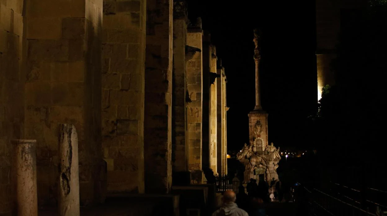 Estado de los alrededores de la Mezquita-Catedral por la noche