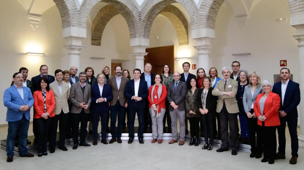 Foto de familia de la candidatura del PP a las próximas elecciones municipales del 26-M