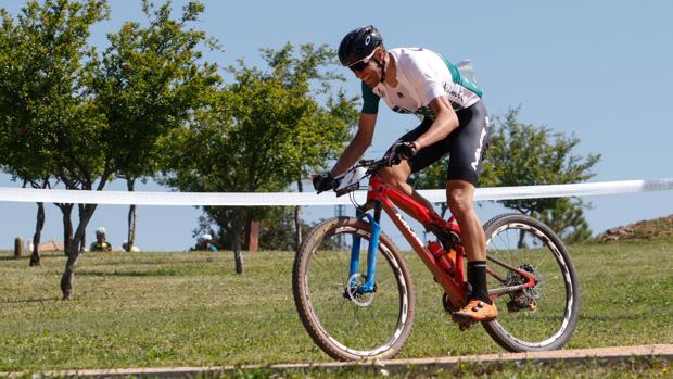 Valero y Hovdenak se impusieron en la novena Andalucía Bike Race con final en Córdoba