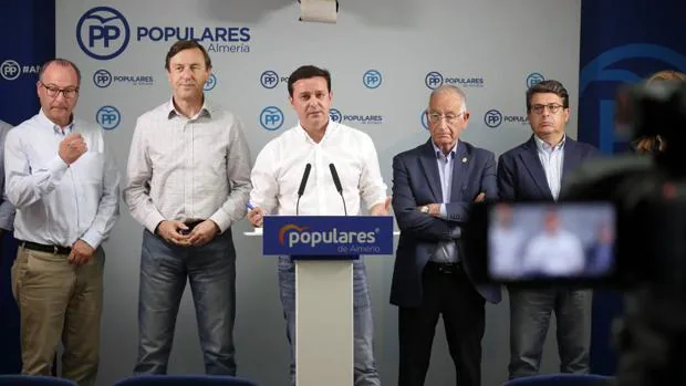 El PP cede la hegemonía en su feudo a favor del PSOE y ante el empuje de Vox en Almería