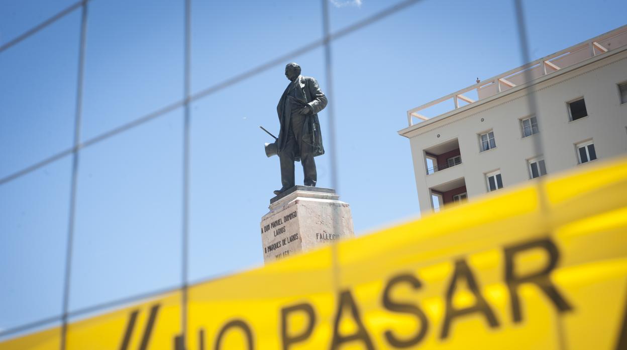 La estatua del marqués de Larios restituida en el centro de Málaga