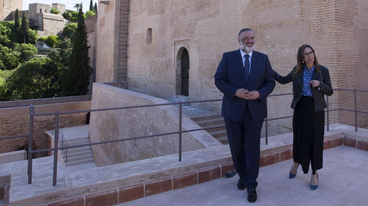 Pablo García y Rocío Díaz han visitado Torre Bermejas, frente a la Torre de la Vela de la Alhambra