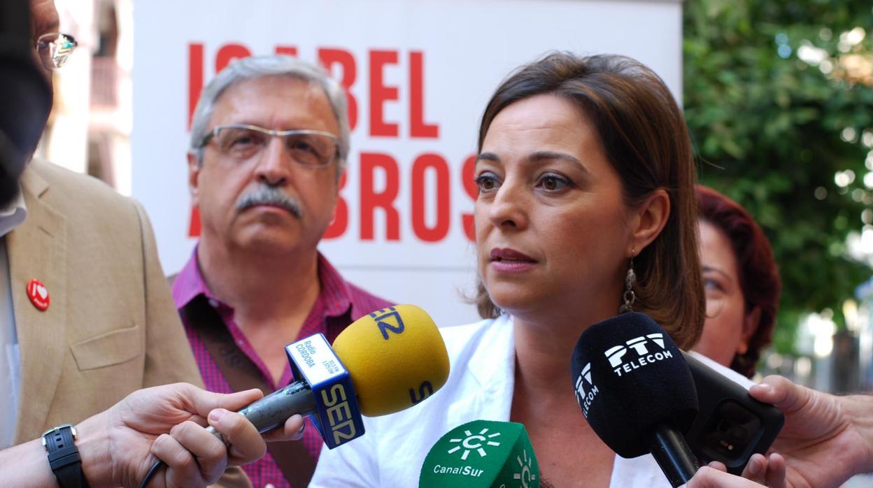 La alcaldesa, Isabel Ambrosio, en un acto de campaña