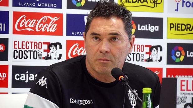 Navarro: «Quiero seguir la próxima temporada en el Córdoba CF»