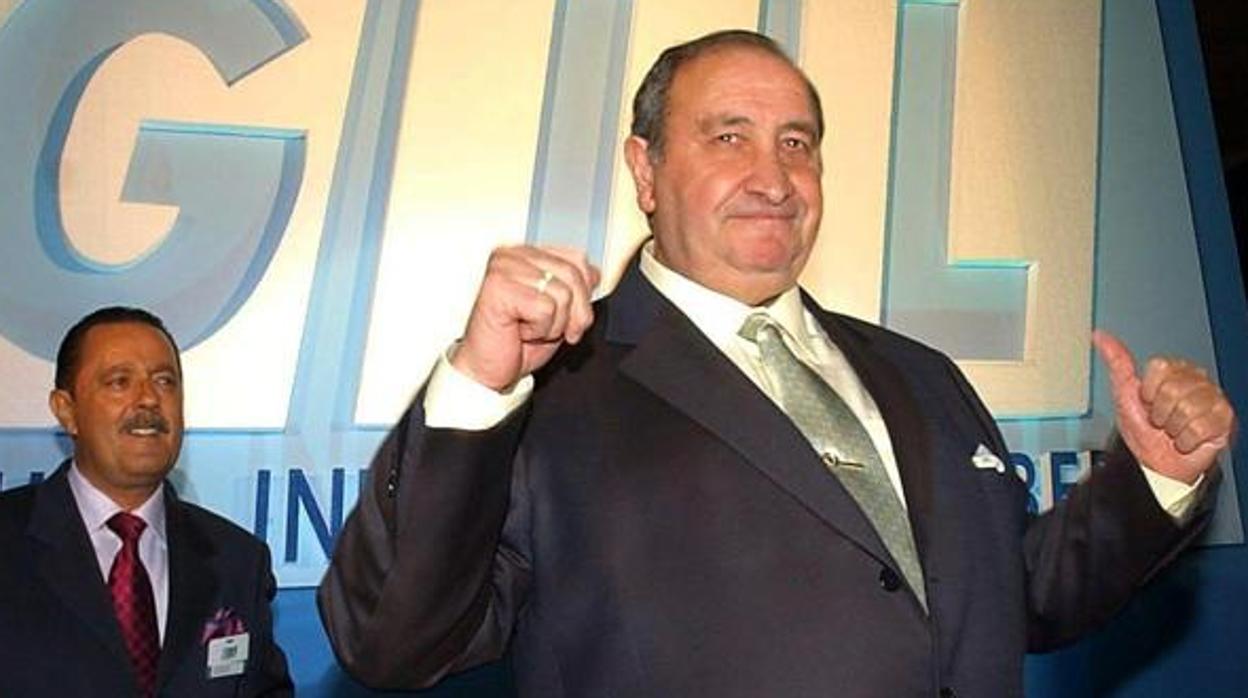 Jesús Gil con Julián Muñoz de fondo