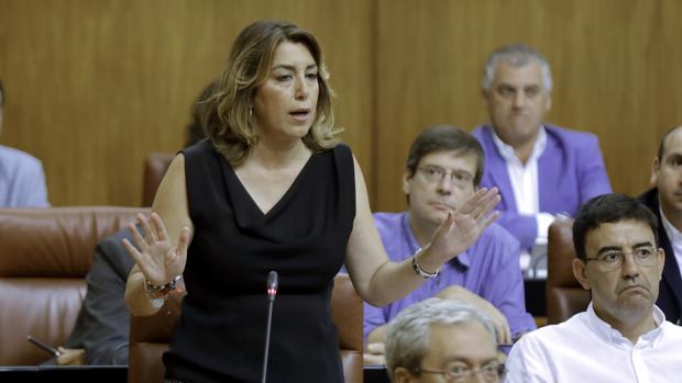 Susana Díaz, ausente en el debate de las cuentas, agita el «fantasma de Vox» para desgastar a la Junta