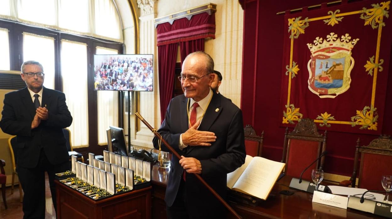 Francisco de la Torre con el bastón de mando