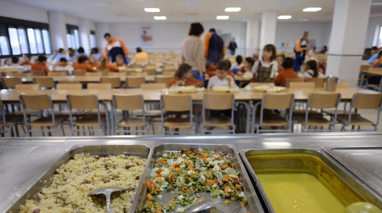 Alumnos en un comedor escolar