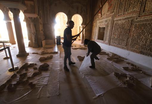 Trabajos en el Salón Rico de Medina Azahara
