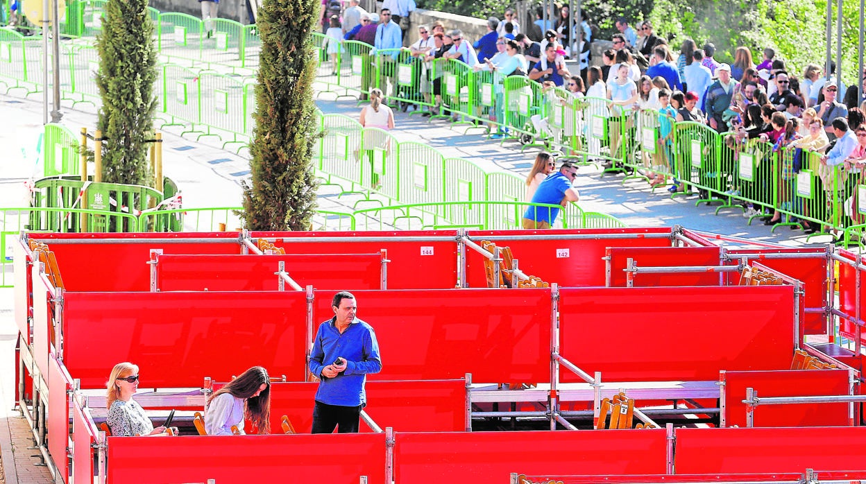 Montaje de los palcos de la Semana Santa de 2017