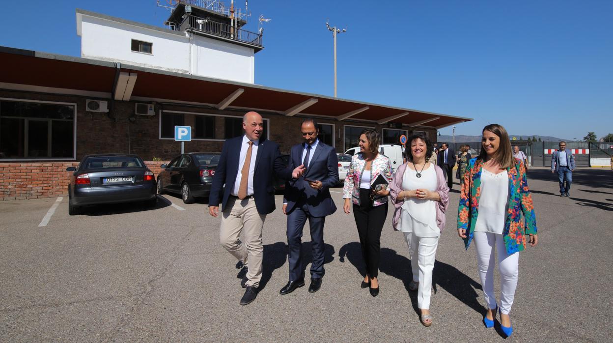 Empresarios y políticos acuden a la Mesa del Aeropuerto en octubre del año pasado