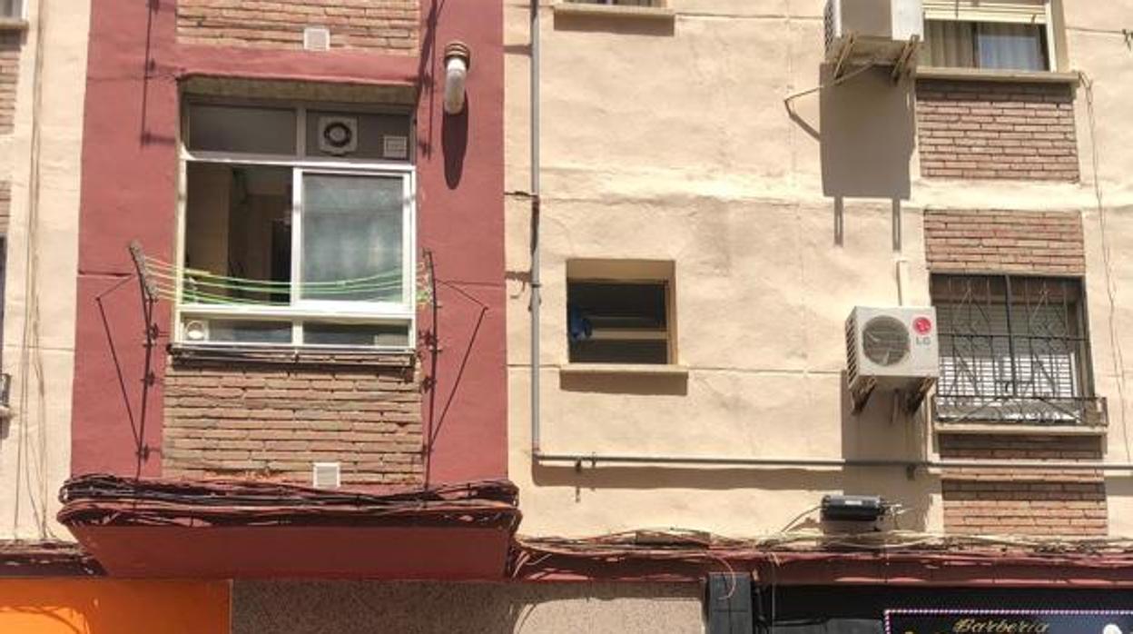 El domicilio de la calle Eduardo R España, en la zona de La Unión, en Málaga donde tuvo lugar el parricidio
