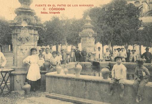 Fuente del Olivo en el Patio de los Naranjos de la Mezquita-Catedral de Córdoba