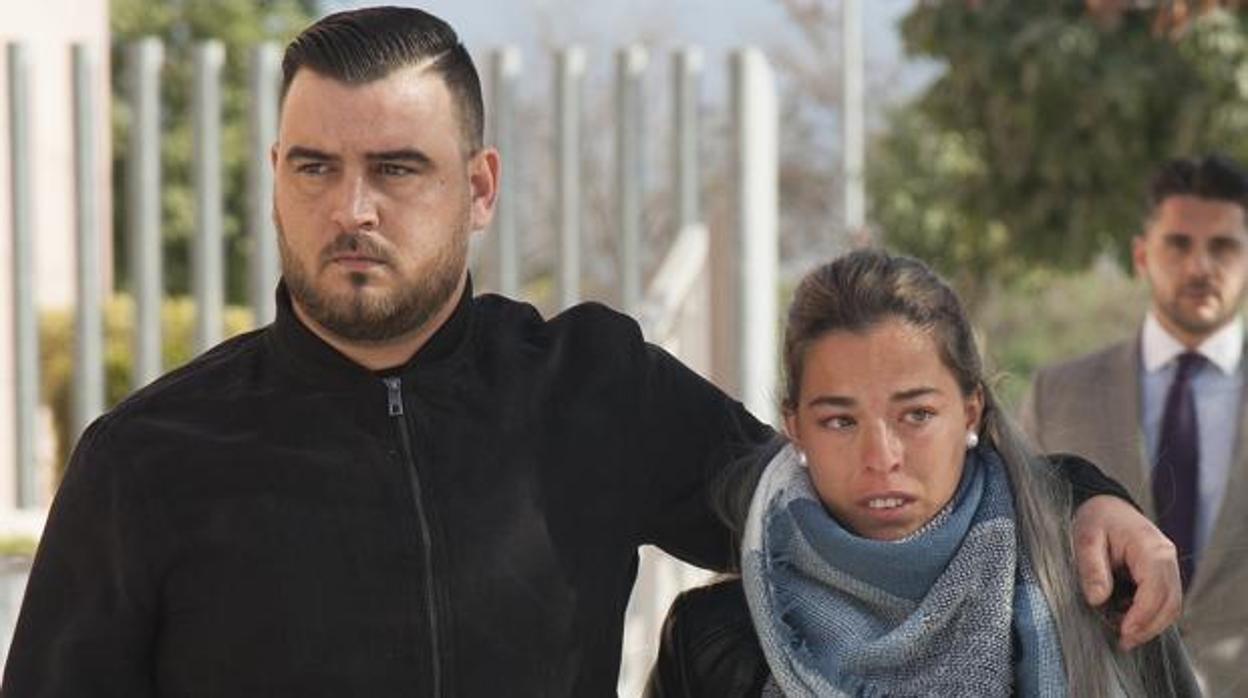 Los padres de Julen en su llegada a los juzgados de Málaga