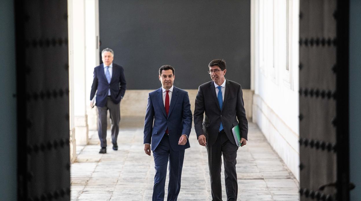 El presidente de la Junta, Juanma Moreno, junto a su vicepresidente, Juan Marín