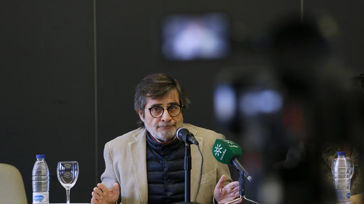 González, en una rueda de prensa
