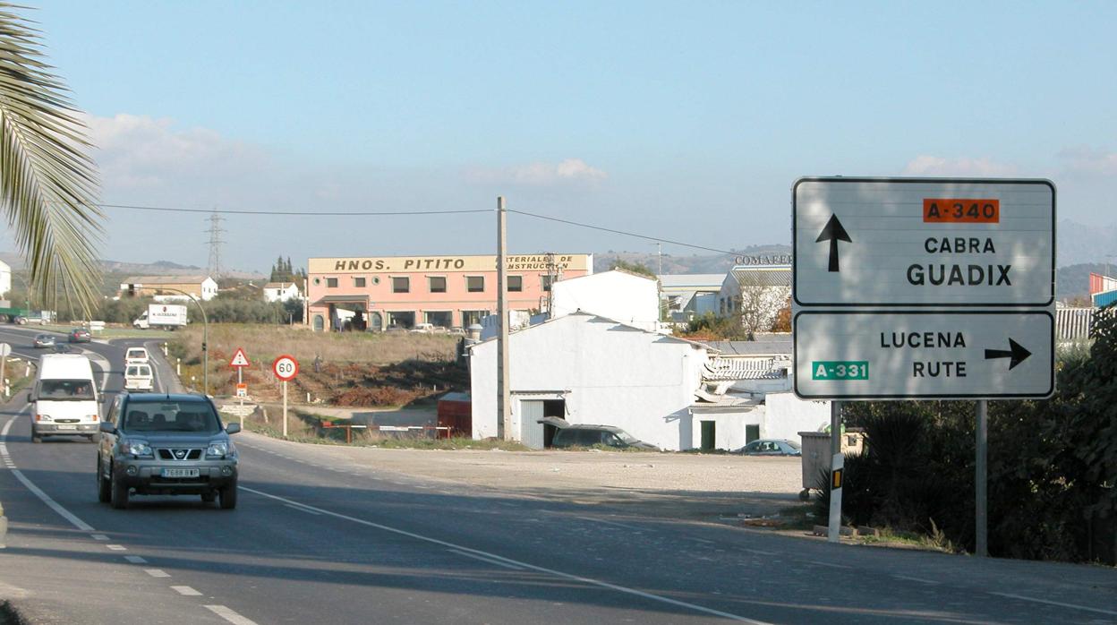 Carretera A-318 que une las localiddes de Cabra y Lucena