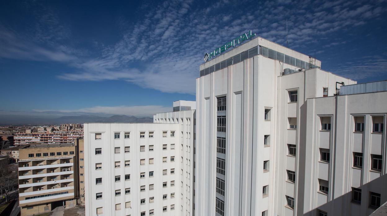 Fachada del hospital Virgen de las Nieves de Granada