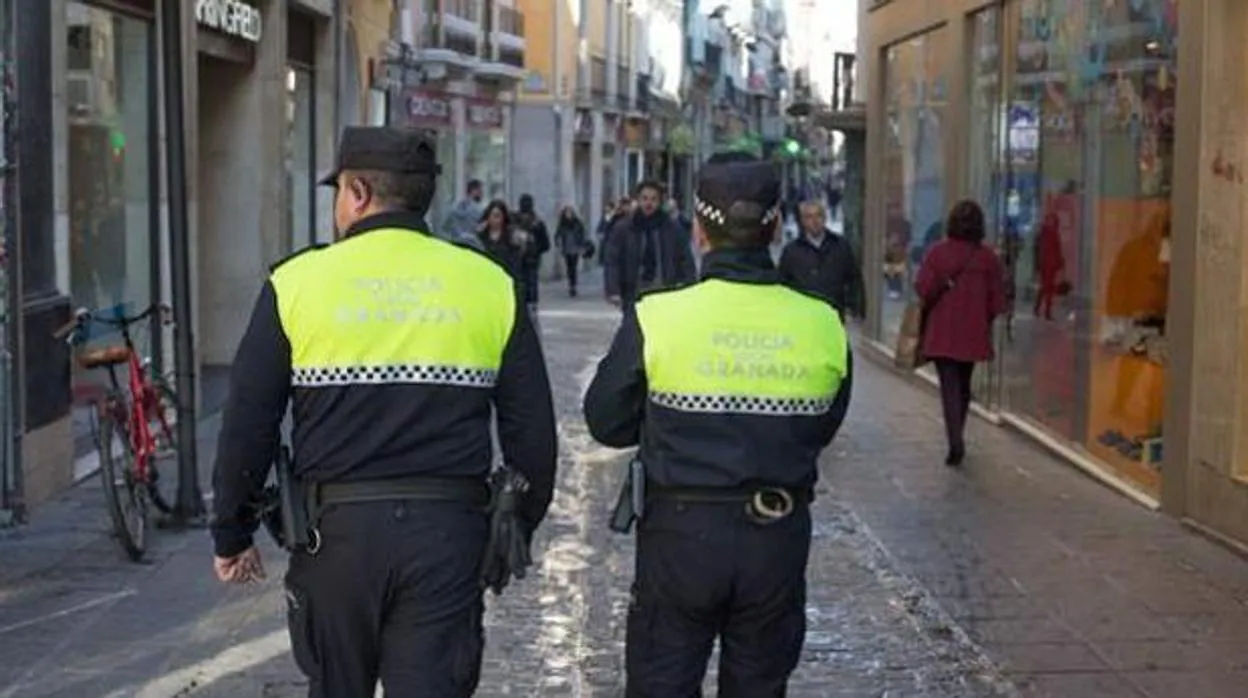 Detenido un hombre por seguir y mostrar sus órganos sexuales a una mujer en  Granada