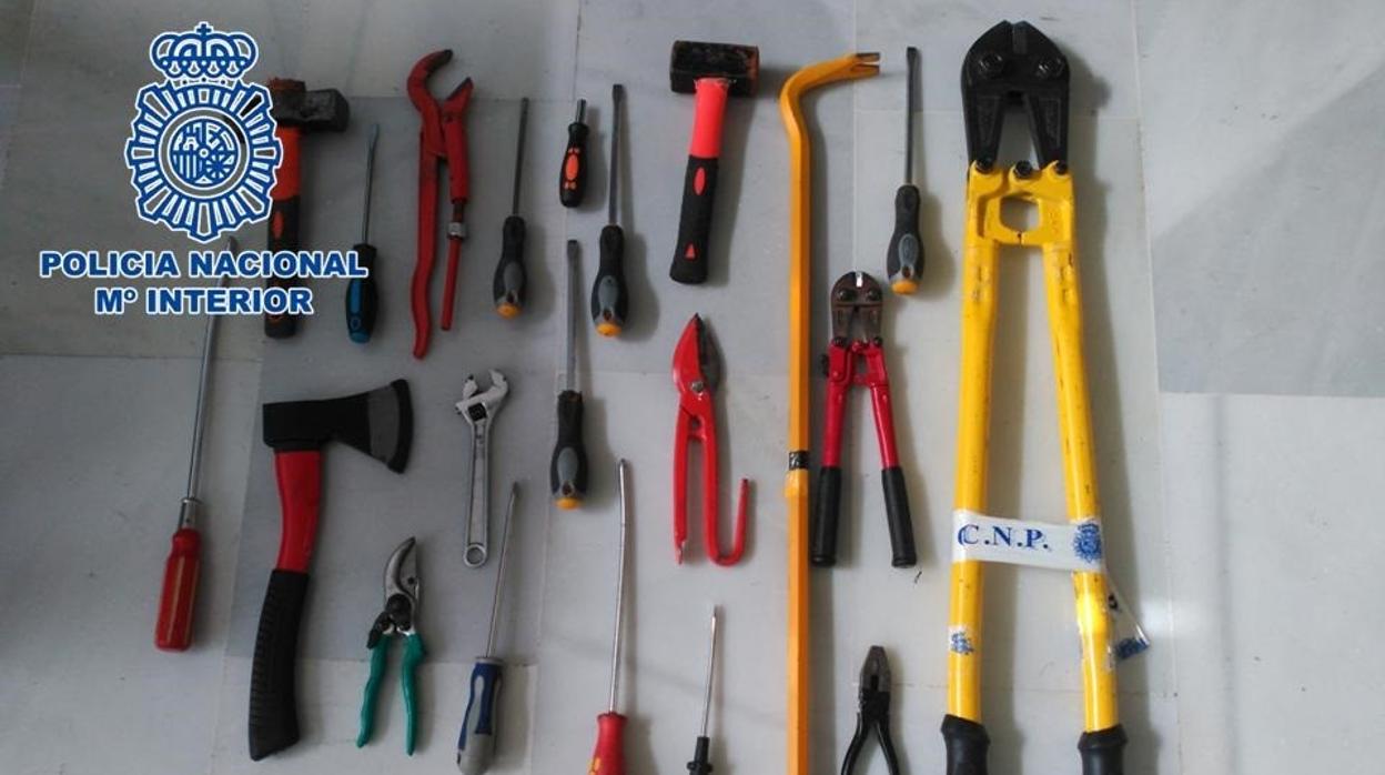 La Policía Nacional detuvo al caco mientras actuaba en una casa cueva de Baza, en Granada.