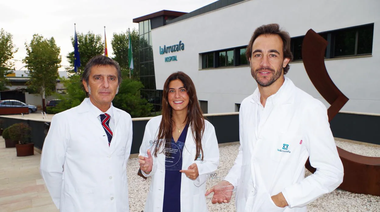 El Hospital La Arruzafa, premiado en París por implantar lentes fáquicas
