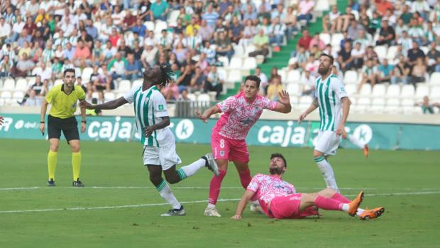 Las notas de los futbolistas del Córdoba CF ante el CD Badajoz