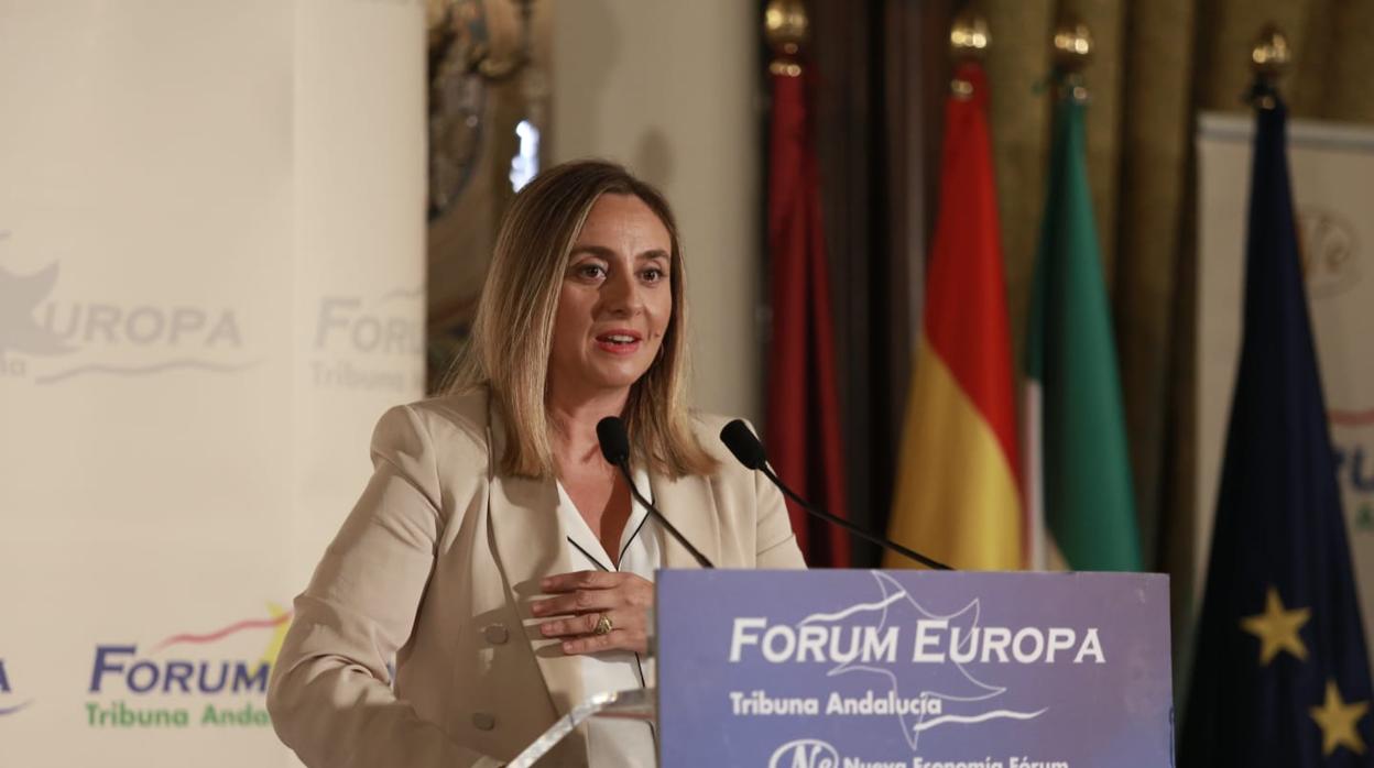 LÑa consejera de Fomento, Marifrán carqazo, durante su intervención en el Forum Europa