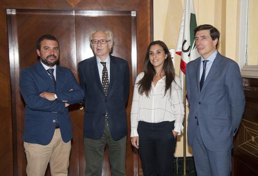 Fernando del Valle, director de la edición de Andalucía de ABC, Andrés Amorós, crítico taurino de ABC y catedrático de Literatura, Cristina Rico, directora de Relaciones Institucionales de la Fundación Unicaja, y Juan José Bonillo, director de Operaciones de ABC Andalucía.