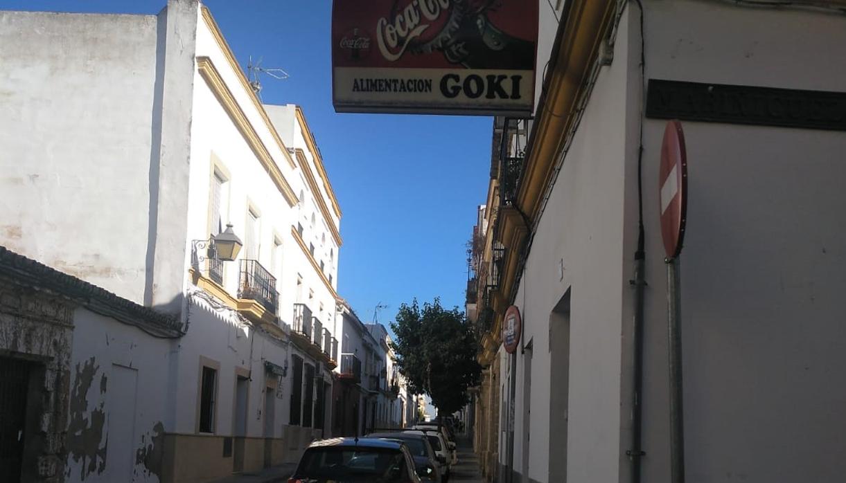 La dependendienta de este establecimiento fue amenazada con un cuchillo en el interior del local