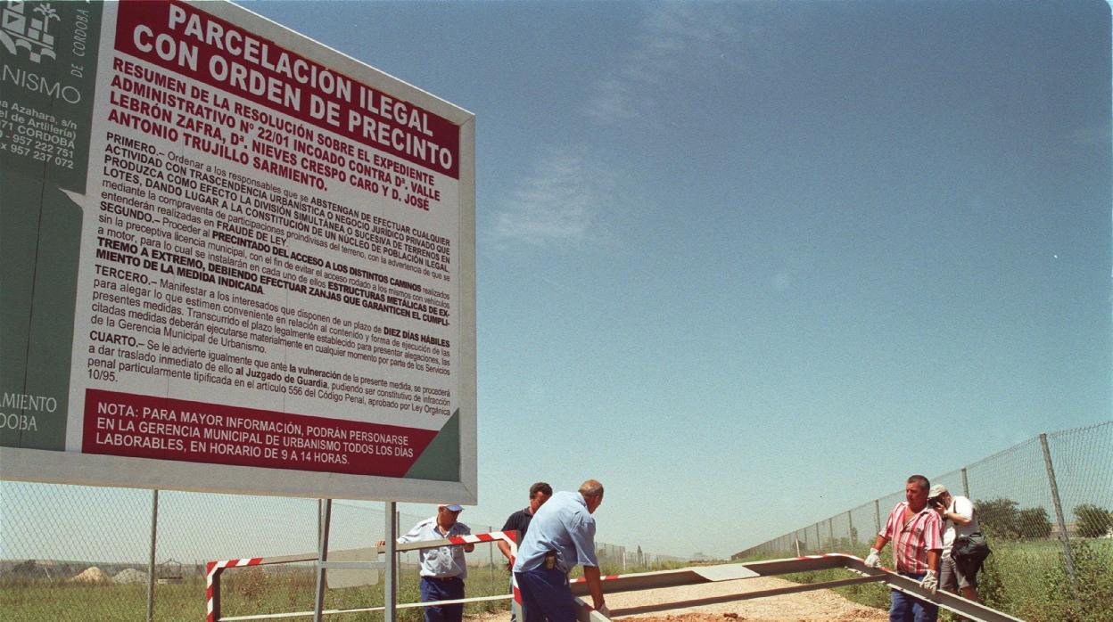 Clausura de una parcelación ilegal en Majaneque en el año 2001, cuando se aprobó el PGOU
