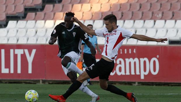 La primera derrota del Córdoba en Sevilla deja fisuras