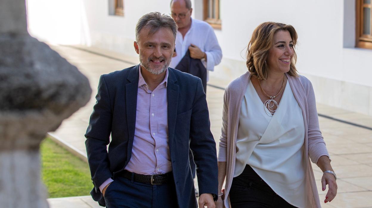 José Fiscal junto a Susana Díaz la pasada semana en el Parlamento