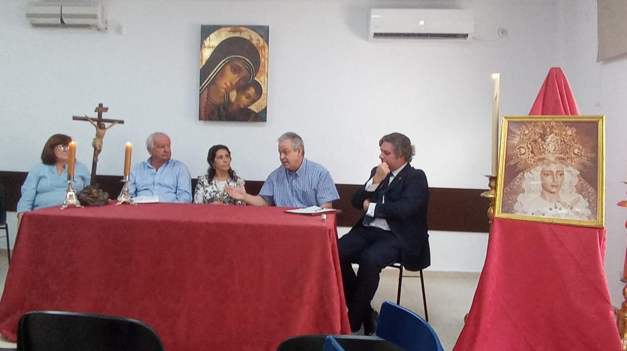 Mesa redonda organizada por la hermandad del Amor