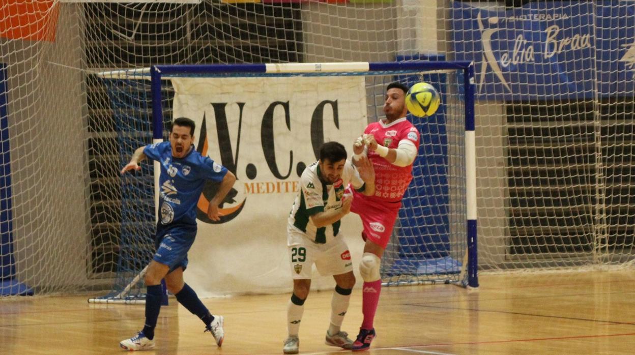 Cristian despeja un balón