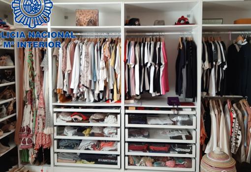 Uno de los vestidores de la pareja