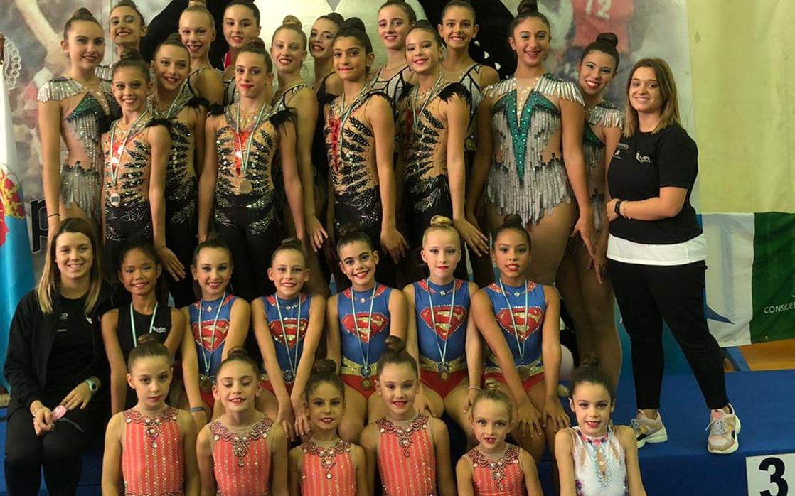 Las componentes de los equipos del Liceo de Córdoba en La Rinconada (Sevilla)